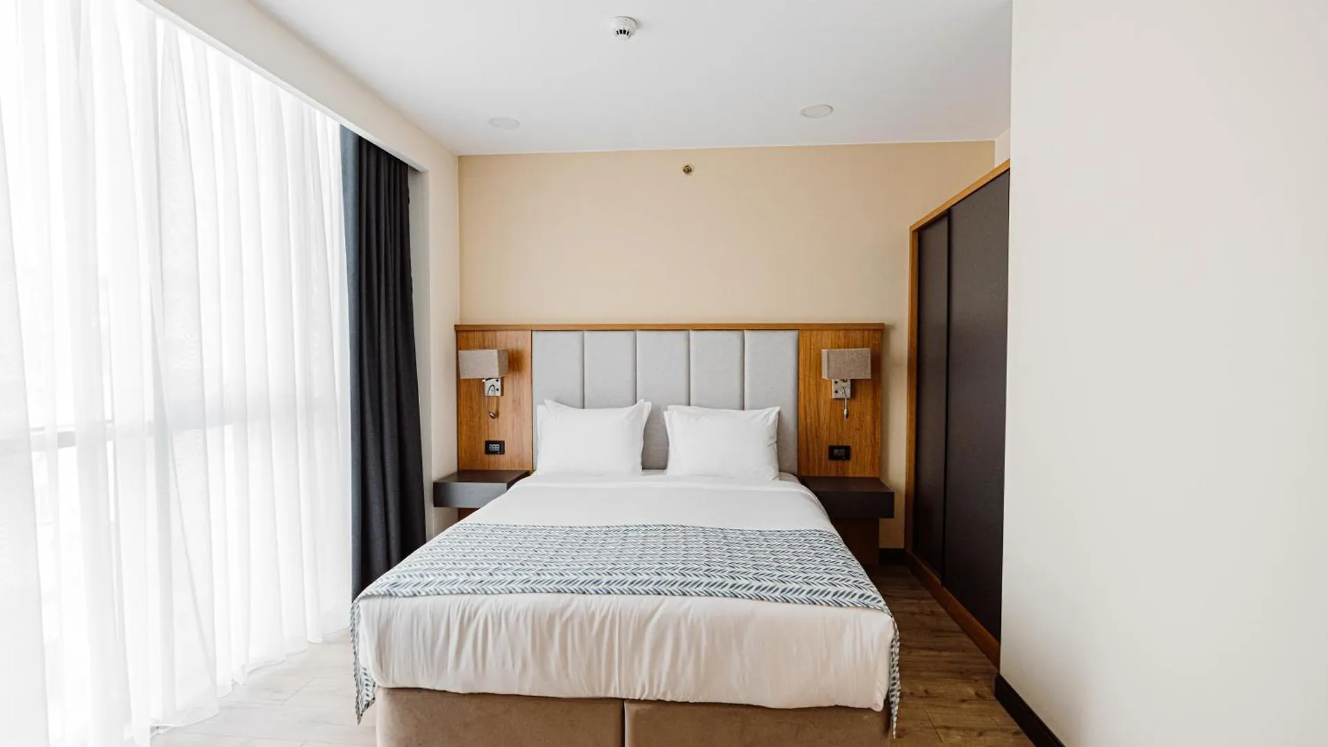 Best Western Plus باتومي فندق